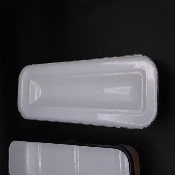 Vintage White and Black Enamel Medical/Surgical Tray w/ Lid - Picture 8 of 10